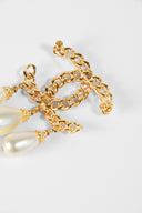 Chanel • CC Chain & Pearl Brooch