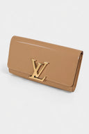Louis Vuitton • Louise Clutch in Noisette Vernis