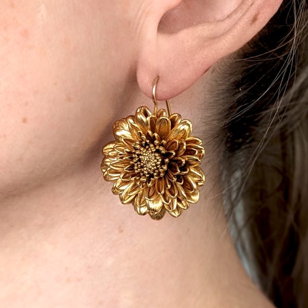 Thallo Crysanthe Gold Earrings